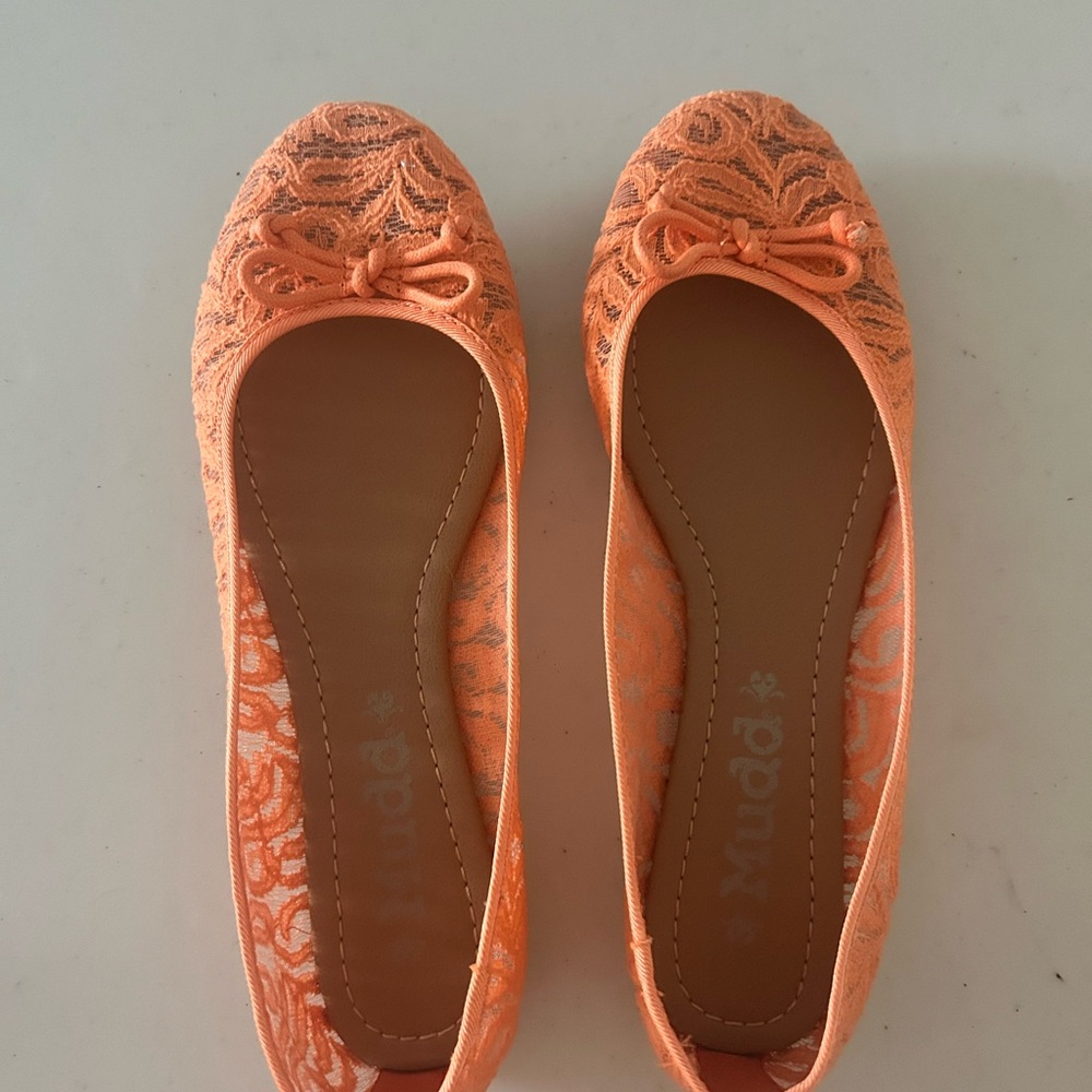 Mudd Women's Coral Lace Flats